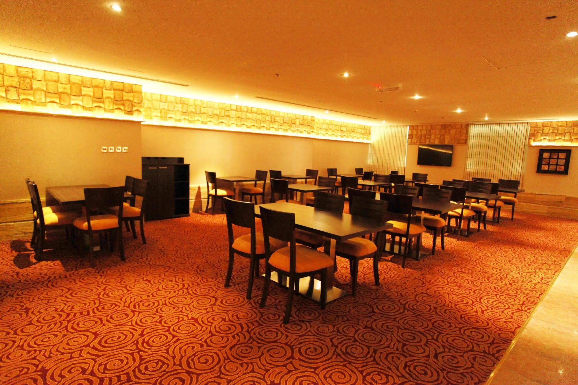 Golden Ocean Hotel Doha Exterior foto
